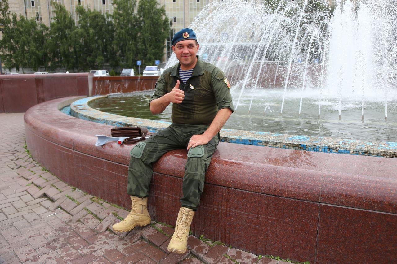 Фото День ВДВ 2 августа 2025 года: история праздника, почему десантники купаются в фонтанах и громко кричат 5 - Сиб.ФМ Фото День ВДВ 2 августа 2025 года: история праздника, почему десантники купаются в фонтанах и громко кричат 5